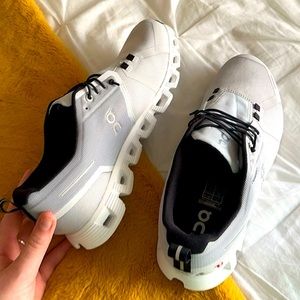 On cloud 5 waterproof women size 11 white like new WO box